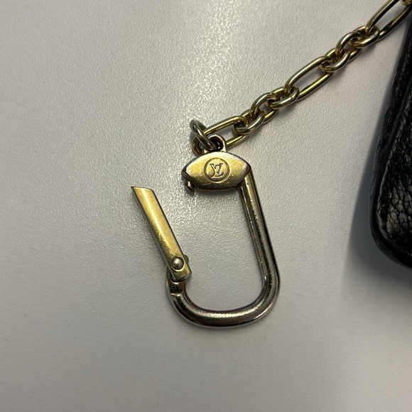 Louis Vuitton Black Leather Card Key Holder - Picture 4 of 11